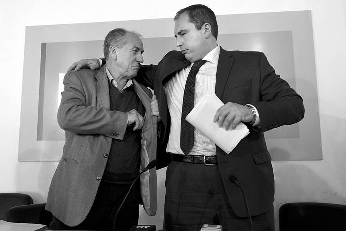 Ernesto Murro y Pablo Ferreri, ayer, luego de la rueda de prensa en el Ministerio
de Trabajo y Seguridad Social. Foto: Santiago Mazzarovich