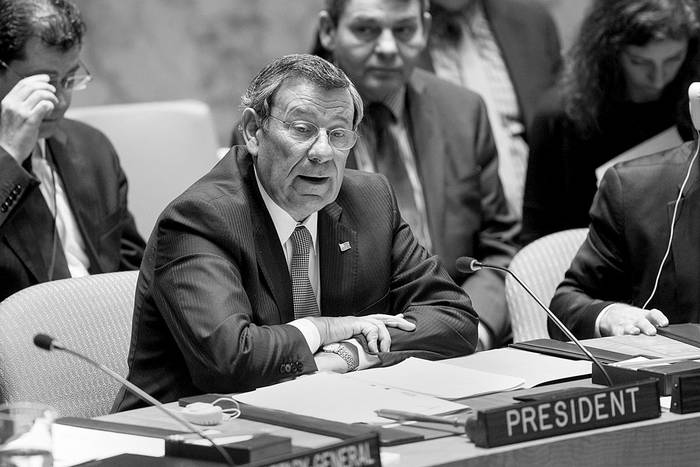 Rodolfo Nin Novoa preside la reunión sobre la situación en el Medio Oriente y Palestina,
ayer en la ONU, en Nueva York. Foto: Loey Felipe, Naciones Unidas, Afp