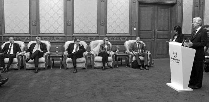 Tabaré Vázquez durante una conferencia de prensa, ayer, en China. Foto: Walter Paciello, Presidencia