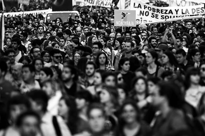 Marcha por el No a la baja, por la avenida 18 de Julio. / Foto: Nicolás Celaya (Archivo, Octubre de 2014)
