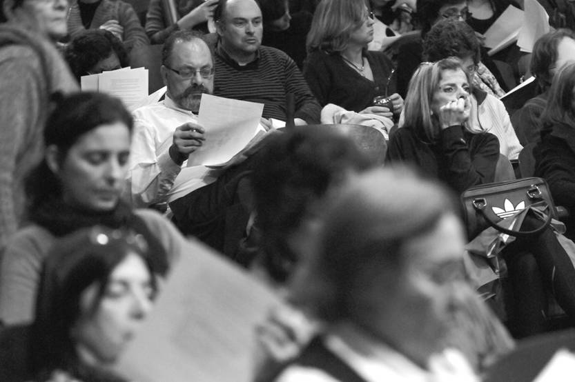 Asamblea de ADES Montevideo en el teatro de AEBU. (archivo, mayo de 2012) 