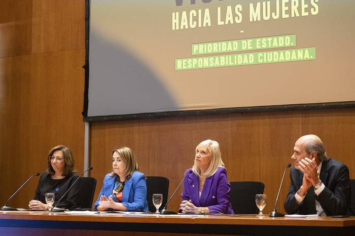 Mónica Bottero, Doris Morales, Beatriz Argimón y Pablo Abdala, durante el acto oficial por el día de la eliminación de la violencia contra la mujer. · Foto: Mara Quintero
