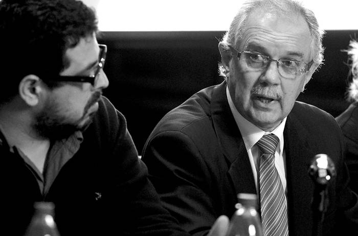 Alejandro Sánchez y Jorge Menéndez,  durante el debate “Uruguay en el Consejo de Seguridad y su impacto a nivel nacional: las misiones de Paz de las Naciones Unidas” ayer, en el Palacio Legislativo. Foto: Pablo Vignali