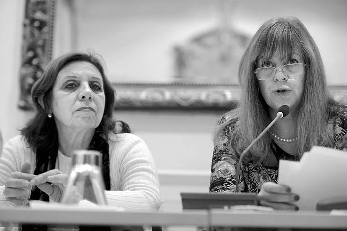 Ana Olivera y Gabriela Fulco, ayer, en el Centro de Cooperación Española. Foto: Santiago Mazzarovich