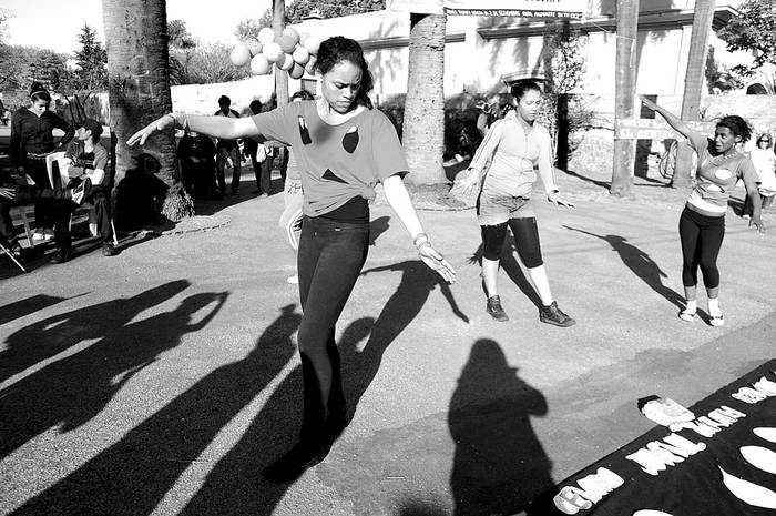 Acción por un local para Centro Juvenil Capurro. Foto: Victoria Rodríguez (archivo, octubre de 2011