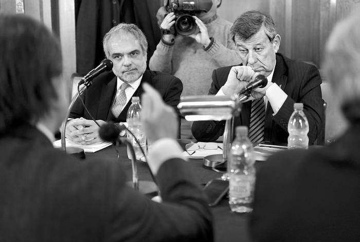 José Luis Cancela y Rodolfo Nin Novoa, ayer, en la Comisión de Asuntos Internacionales del Senado. • Foto: Pablo Vignali