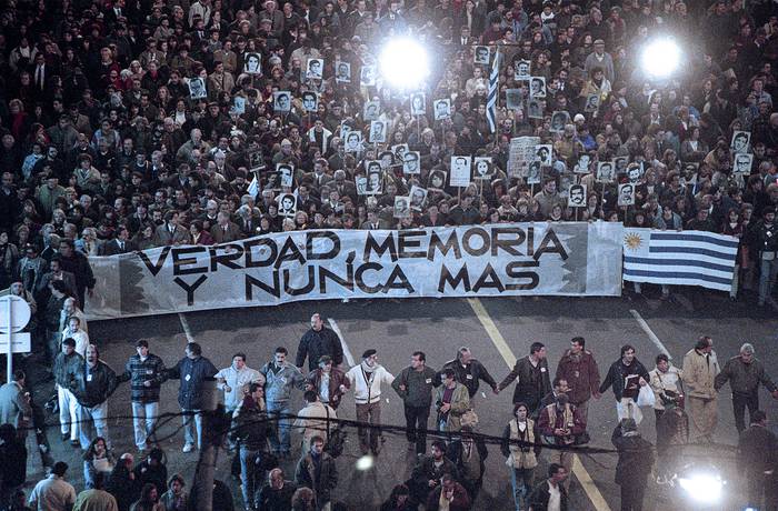 Primera Marcha del Silencio, el 20 de mayo de 1996. · Foto: Daniel Stapff