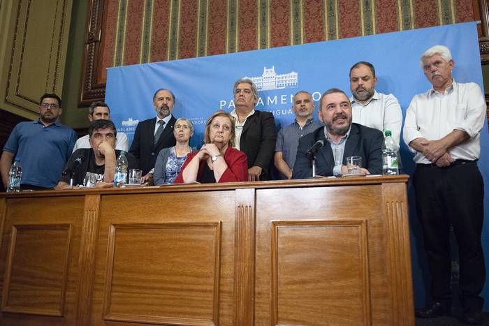 Conferencia de prensa de la bancada de senadores del Frente Amplio. · Foto: Alessandro Maradei