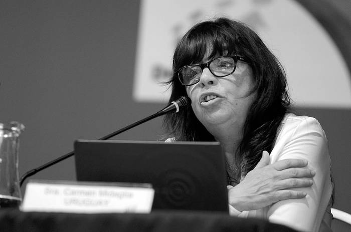 Carmen Midaglia durante el simposio internacional "De primera y para siempre", ayer, en el edificio Mercosur. Foto: Pablo Vignali