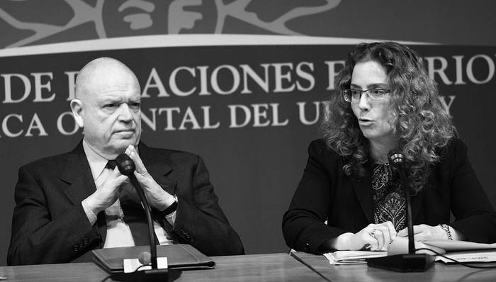 Ricardo Pérez Manrique y Laura Dupuy, ayer, en el Ministerio de Relaciones Exteriores. Foto: Pablo Vignali