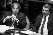 El ministro de Economía y Finanzas, Fernando Lorenzo, y el presidente del Banco Central del Uruguay, Mario Bergara, ayer, durante la interpelación en el Senado. 
