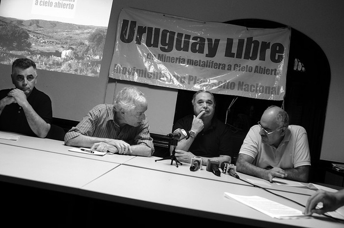Raúl Viñas, Víctor Bacceta, Luis Costa y Carlos Anido, ayer en la sede de COFE.  · Foto: Pablo Vignali