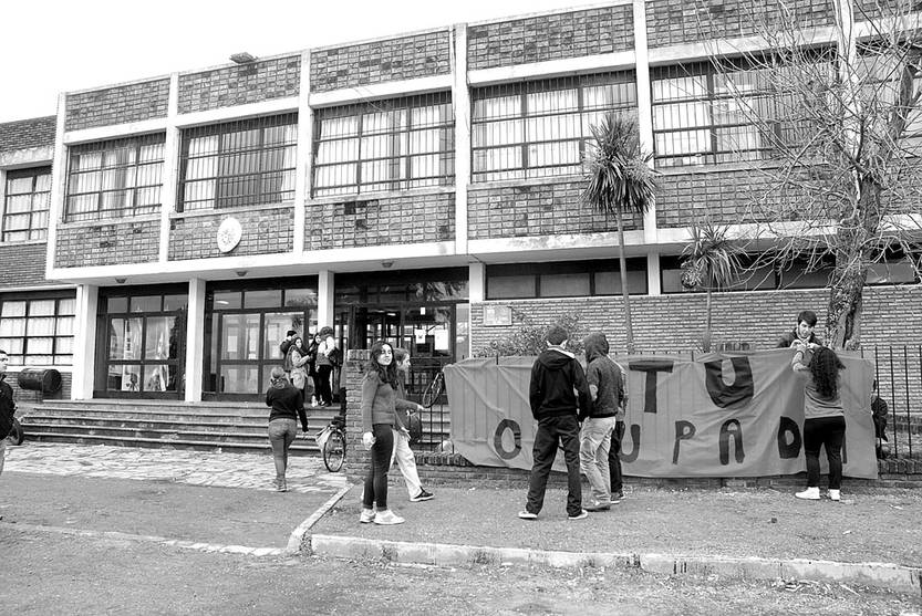 UTU de Colonia del Sacramento ocupada, ayer. Foto: Santiago González