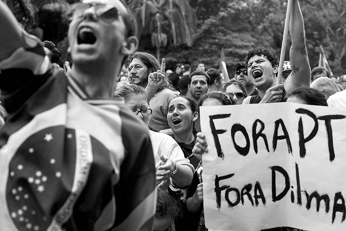 Cientos de personas realizan una protesta en la Avenida Paulista en contra del gobierno y de la corrupción y en demanda de un proceso de destitución contra la presidenta, Dilma Rousseff. / Foto: Aaron Cadena Ovalle, Efe