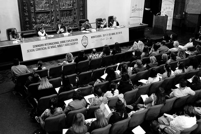 Seminario internacional sobre explotación sexual comercial de niños, niñas y adolescentes, ayer, en la sala Azul de la Intendencia de Montevideo. Foto: Sandro Pereyra