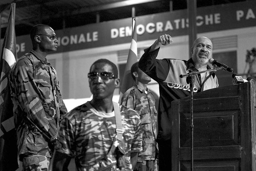 Dési Bouterse, durante un acto de el Partido Democrático Nacional en Paramaribo. / foto: Ed Oudenaarden, Afp (archivo, noviembre de 2007) 