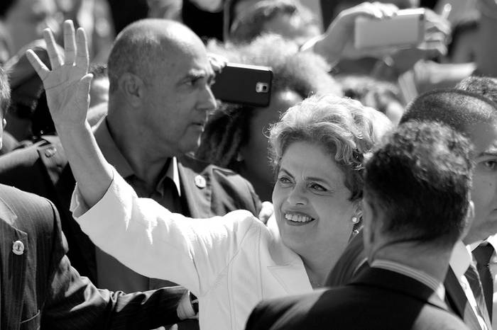 Dilma Rousseff, antes de dar un discurso frente al Palacio de Planalto, ayer, en Brasilia. Foto: Vanderlei Almeida, Afp