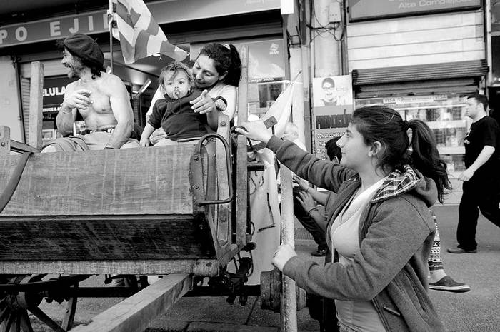 Movilización de recicladores en la explanada de la Intendencia de Montevideo. Foto: Sandro Pereyra (archivo, setiembre de 2014)