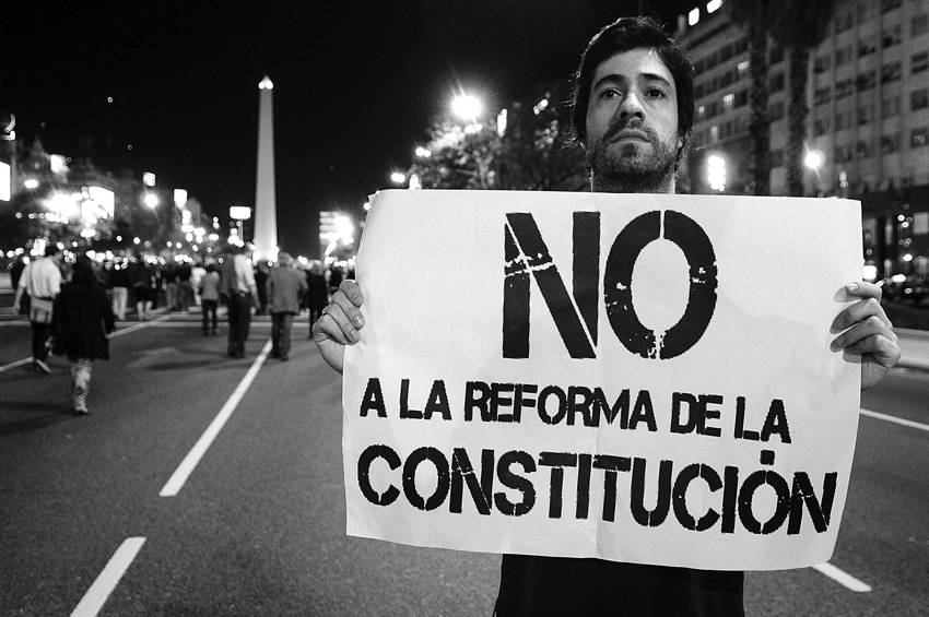 Protesta por la posible reforma de la Constitución, que habilitaría un tercer mandato de la presidenta Cristina Fernández de Kirchner, el jueves 13 en Buenos Aires. 