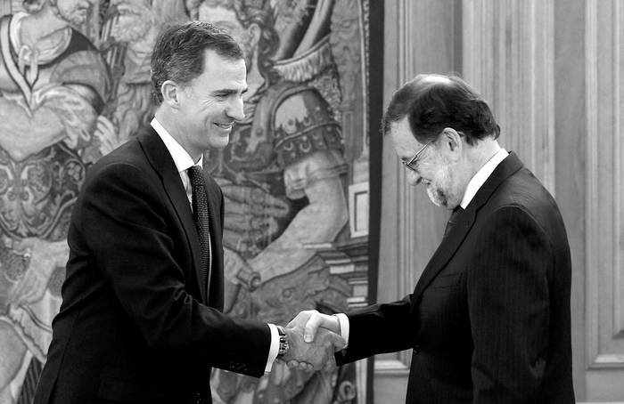 El rey de España, Felipe VI, y Mariano Rajoy, primer ministro español, ayer, antes de una reunión
en el Palacio de la Zarzuela, en Madrid. Foto: Paco Campos, Afp
