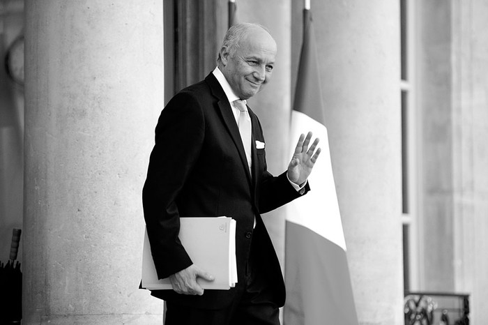 Laurent Fabius, ministro de Asuntos Exteriores francés, al salir ayer del Palacio Elíseo, en París. Foto: Stephane de Sakutin, Afp