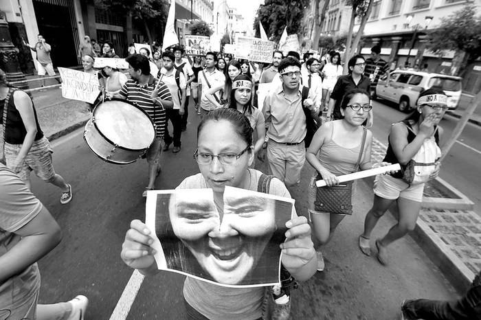 Manifestación en rechazo a la candidatura de Keiko Fujimori, el viernes, en el centro histórico de Lima (Perú).Foto: Cris Bouroncle, Afp