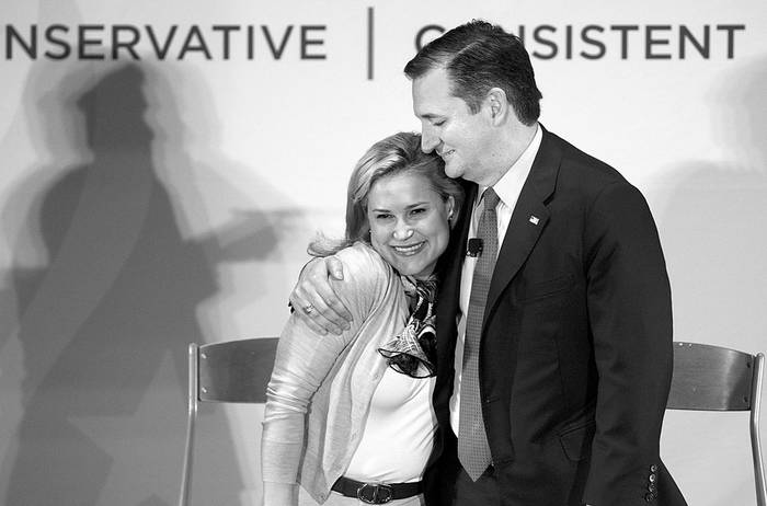 Ted Cruz y su esposa Heidi durante un acto de campaña en Charleston, Carolina del Sur. Foto: Jim Watson, Afp