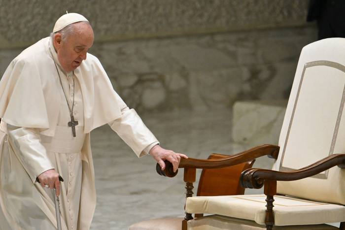 El papa Francisco, el 6 de abril, en el Aula Pablo VI del Vaticano. · Foto: Alberto Pizzoli, AFP