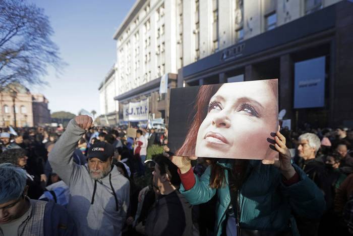 Manifestación en apoyo a Cristina Fernández, el 2 de setiembre, en la plaza Primero de Mayo. · Foto: Emiliano Lasalvia, AFP