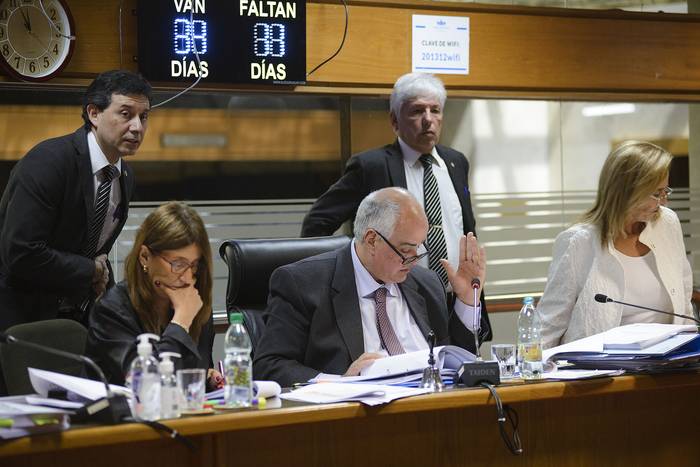 Gustavo Penadés en la reunión por el Presupuesto, en el Anexo del Palacio Legislativo (28.09.2022). · Foto: Mara Quintero