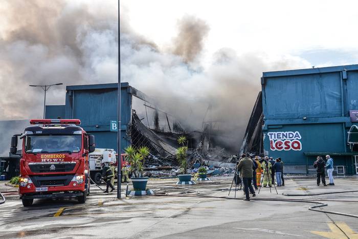 Incendio en el Punta Shopping, el 7 de agosto, en Punta del Este. · Foto: Natalia Ayala