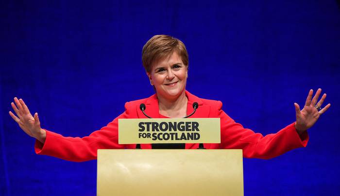 Nicola Sturgeon, primera ministra de Escocia, en Aberdeen, Escocia (10.10.2022). · Foto: Andy Buchanan, AFP