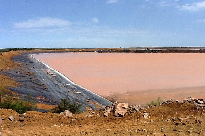Vista de la represa de relaves de Orosur. Fotografía del expediente 2005/14000/02962 de la Dinama.