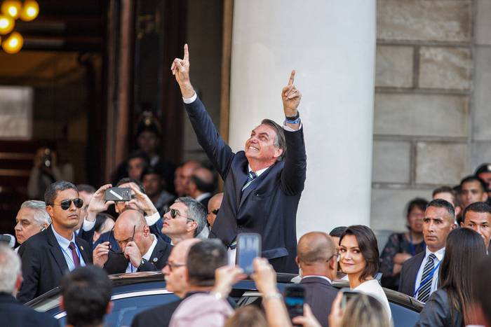 Jair Bolsonaro se retira del palacio Estévez en la jornada de asunción del presidente uruguayo, Luis Lacalle Pou. · Foto: .