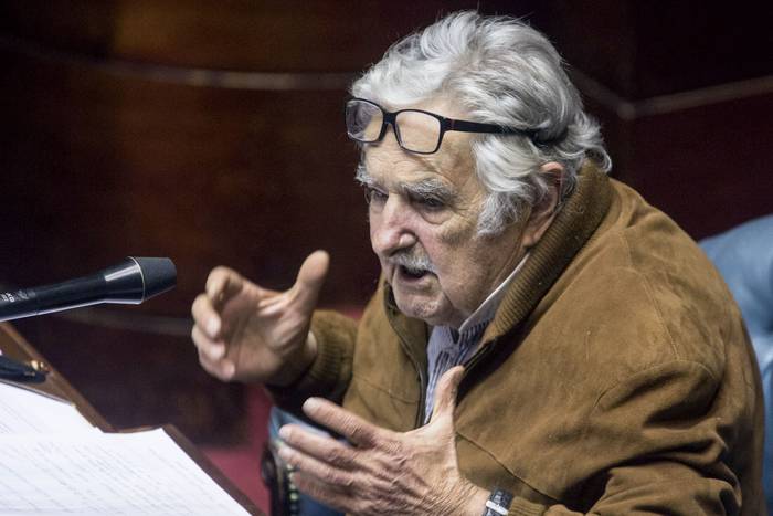 José Mujica, durante una sesión en la Cámara de Senadores (archivo, setiembre de 2019). · Foto: .
