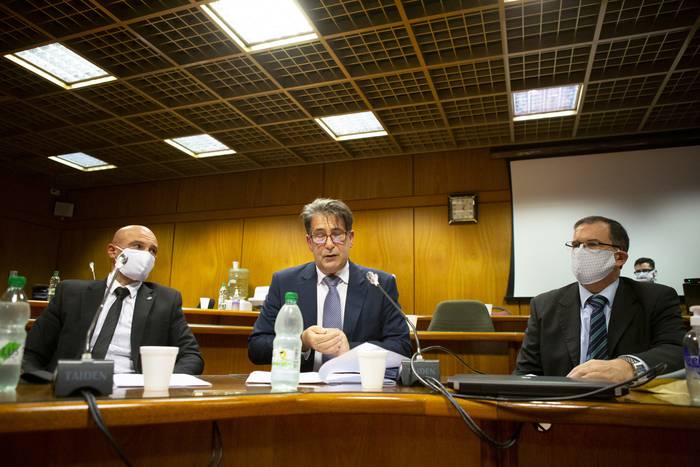 Alvaro Messere, Eduardo Cavalli y Marcos Seijas de la Asociación de Magistrados, en el Parlamento. Archivo mayo 2020 · Foto: .