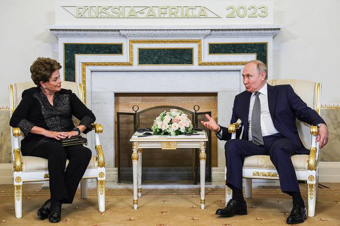 Dilma Rousseff y Vladimir Putin en Strelna, en las afueras de San Petersburgo (26.07.2023). · Foto: Vladimir Smirnov, Tass Host Photo Agency, AFP