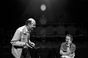 Jorge Bolani y Juan Graña en la sala 1 del teatro Circular. Foto: Santiago Mazzarovich