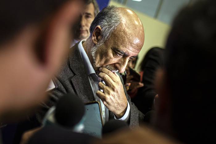 Pablo Mieres durante la conferencia de prensa, este martes, en el Ministerio de Trabajo y Seguridad Social. · Foto: .