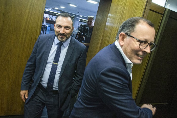 Martín Sodano y Álvaro Perrone en el anexo del Palacio Legislativo (30.03.2023). · Foto: .