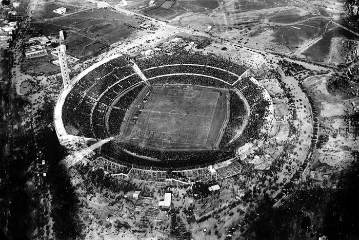 Estadio Centenario durante la ceremonia de inauguración, el 18 de julio de 1930. · Foto: CdF, s/d de autor