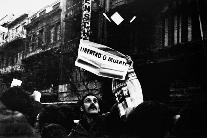 Manifestación contra el golpe de Estado, el 9 de julio de 1973, en la avenida 18 de julio. · Foto: Aurelio González