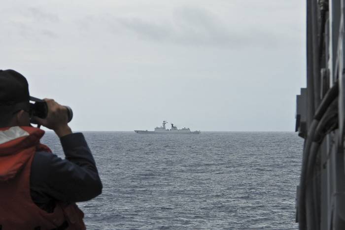 Un buque de guerra de la marina china es monitoreado por la armada de Taiwán, el 19 de agosto. · Foto: Ministerio de Defensa de Taiwán, AFP