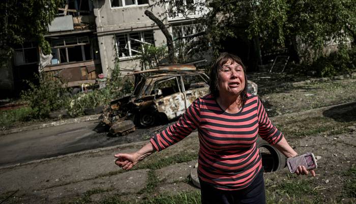 Edificio de apartamentos dañado, este martes, en la ciudad de Slovyansk, en la región de Donbás. · Foto: Aris Messinis, AFP