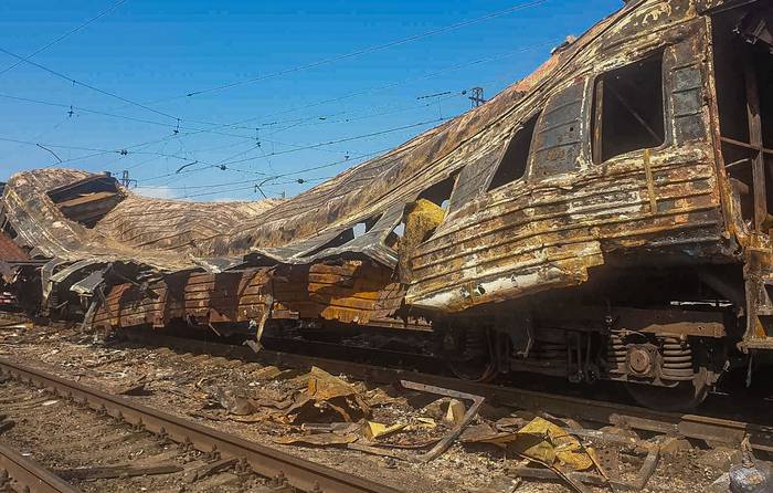 Tren después del reciente ataque aéreo ruso, en la ciudad de Chaplyne, región de Dnipropetrovsk (25.08.2022). · Foto: Ferrocarriles de Ucrania