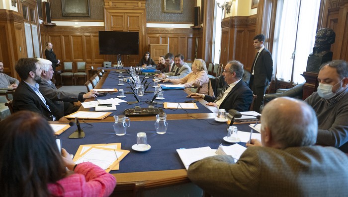Comisión de Legislación, en la sala de Ministros del Palacio Legislativo (08.08.2023). · Foto: Alessandro Maradei