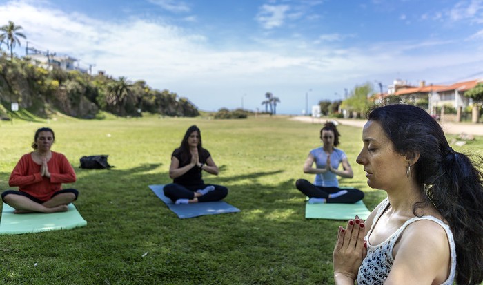 Práctica de yoga en el Molino de Pérez (archivo, octubre de 2020). · Foto: .