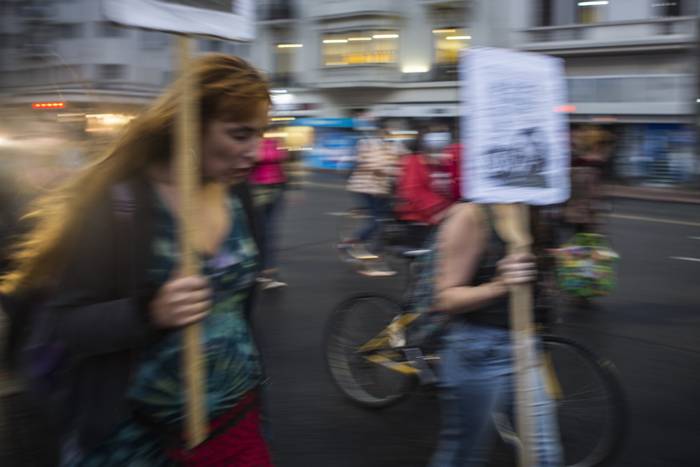 Alerta feminista, por la avenida 18 de Julio de Montevideo (archivo). · Foto: Ernesto Ryan