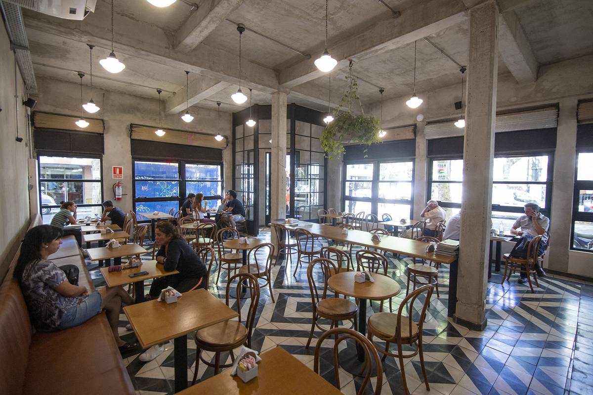 El más rana: Atorrante Café revive el espíritu de los viejos cafetines | la  diaria | Uruguay