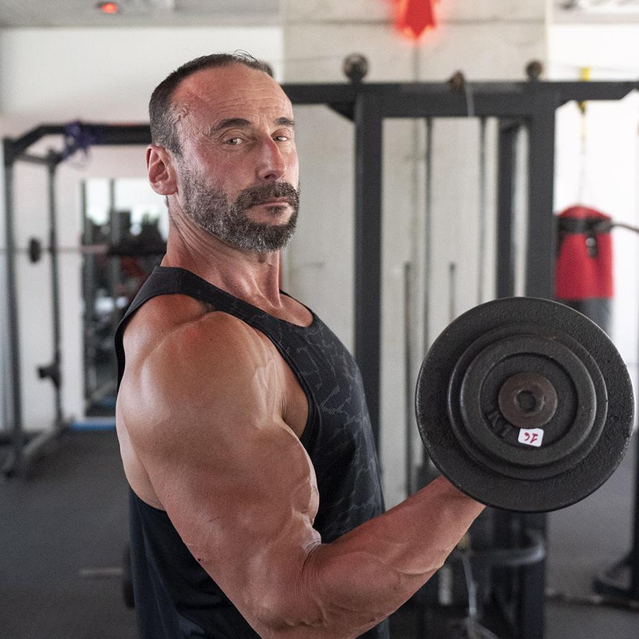 Bruno Cantele en su gimnasio. · Foto: Alessandro Maradei